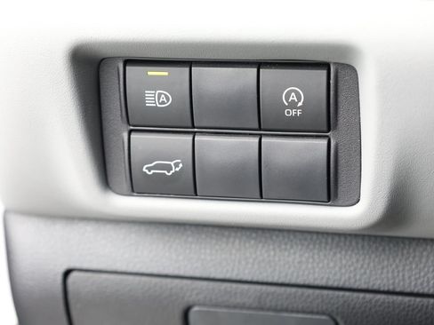 Used 2023 Toyota Highlander XLE FWD image 33