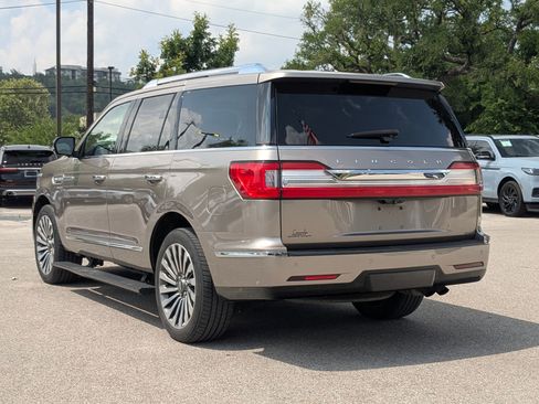 Used 2018 Lincoln Navigator Reserve w/ Technology Package AWD/4WD image 3