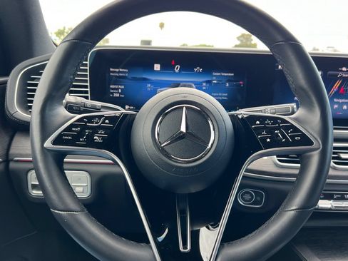 Used 2025 Mercedes-Benz GLS 450 4MATIC image 29