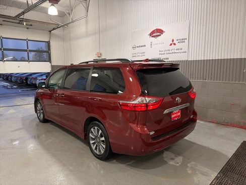 Used 2020 Toyota Sienna Limited image 6