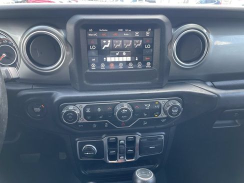 Certified 2020 Jeep Wrangler Unlimited Sahara w/ Cold Weather Group AWD/4WD image 18
