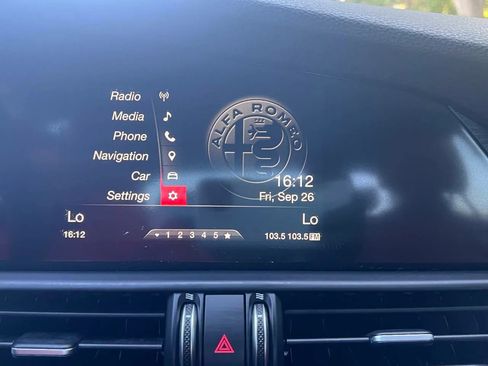 Used 2018 Alfa Romeo Giulia image 15