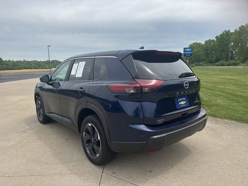 Used 2024 Nissan Rogue SV AWD/4WD image 7