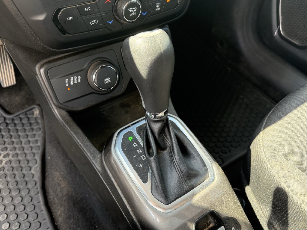 Certified 2022 Jeep Renegade Latitude AWD/4WD image 14