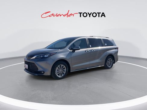 Certified 2026 Toyota Sienna XLE image 4