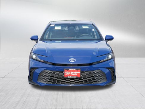 Used 2025 Toyota Camry SE w/ Convenience Package FWD image 2