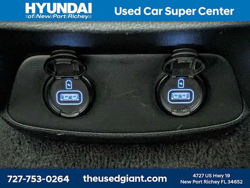 Used 2020 Hyundai Santa Fe SE FWD image 16