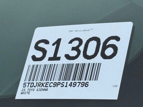 Used 2023 Toyota Sienna XLE w/ XLE Plus Package image 33
