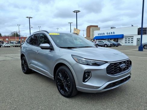 Certified 2023 Ford Escape ST-Line Elite AWD/4WD image 3