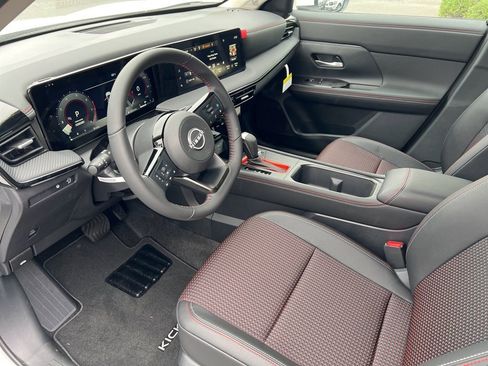 New 2025 Nissan Kicks SR image 13