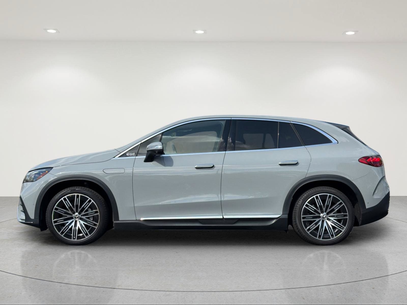 Used 2023 Mercedes-Benz EQE 500 4MATIC SUV image 2