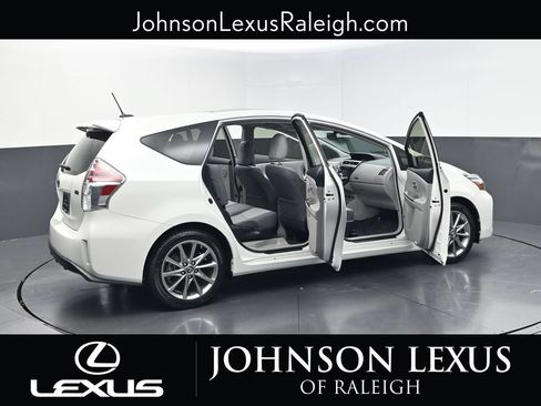 Used 2017 Toyota Prius V Five w/ Advanced Technology Package FWD image 22