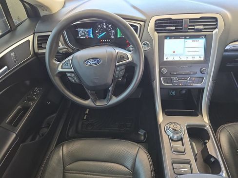 Used 2019 Ford Fusion SE FWD image 11