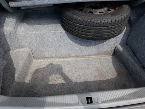 Used 2003 Lincoln Town Car Signature image 23