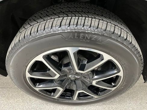Used 2022 Chevrolet Tahoe RST w/ Luxury Package AWD/4WD image 18
