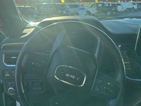 Used 2022 GMC Yukon XL AT4 image 13