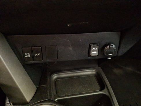 Used 2016 Toyota RAV4 LE image 24