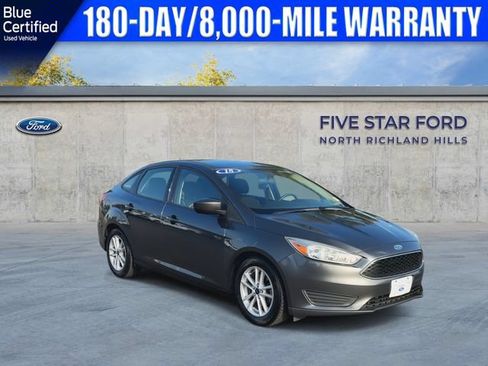 Used 2018 Ford Focus SE FWD image 2