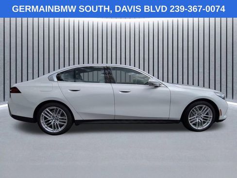 Certified 2024 BMW 530i w/ Premium Package RWD image 4