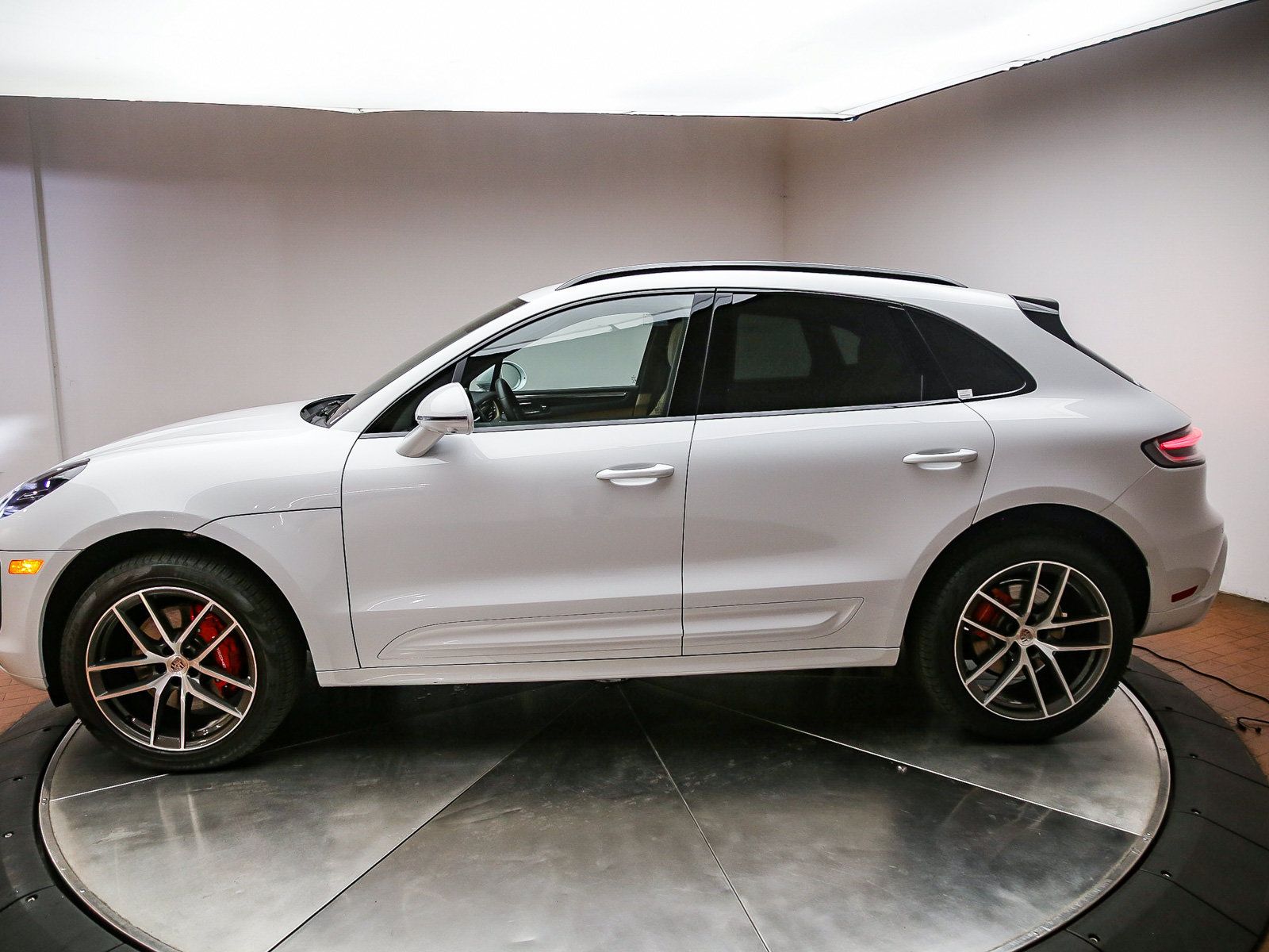 Certified 2026 Porsche Macan S AWD/4WD image 2