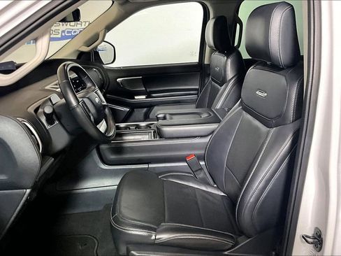 Used 2025 Ford Expedition Platinum AWD/4WD image 19