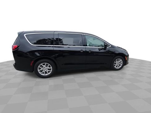 Used 2024 Chrysler Voyager LX FWD image 9