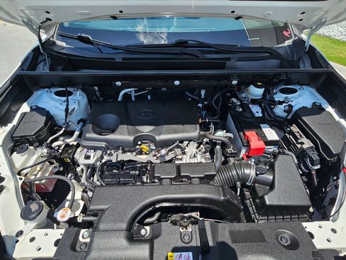 Used 2021 Toyota RAV4 XLE FWD image 32