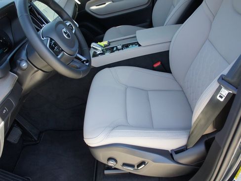 New 2026 Volvo XC90 B6 Plus w/ Protection Package Premier image 17