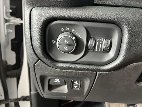 Used 2019 RAM 1500 Big Horn AWD/4WD image 17