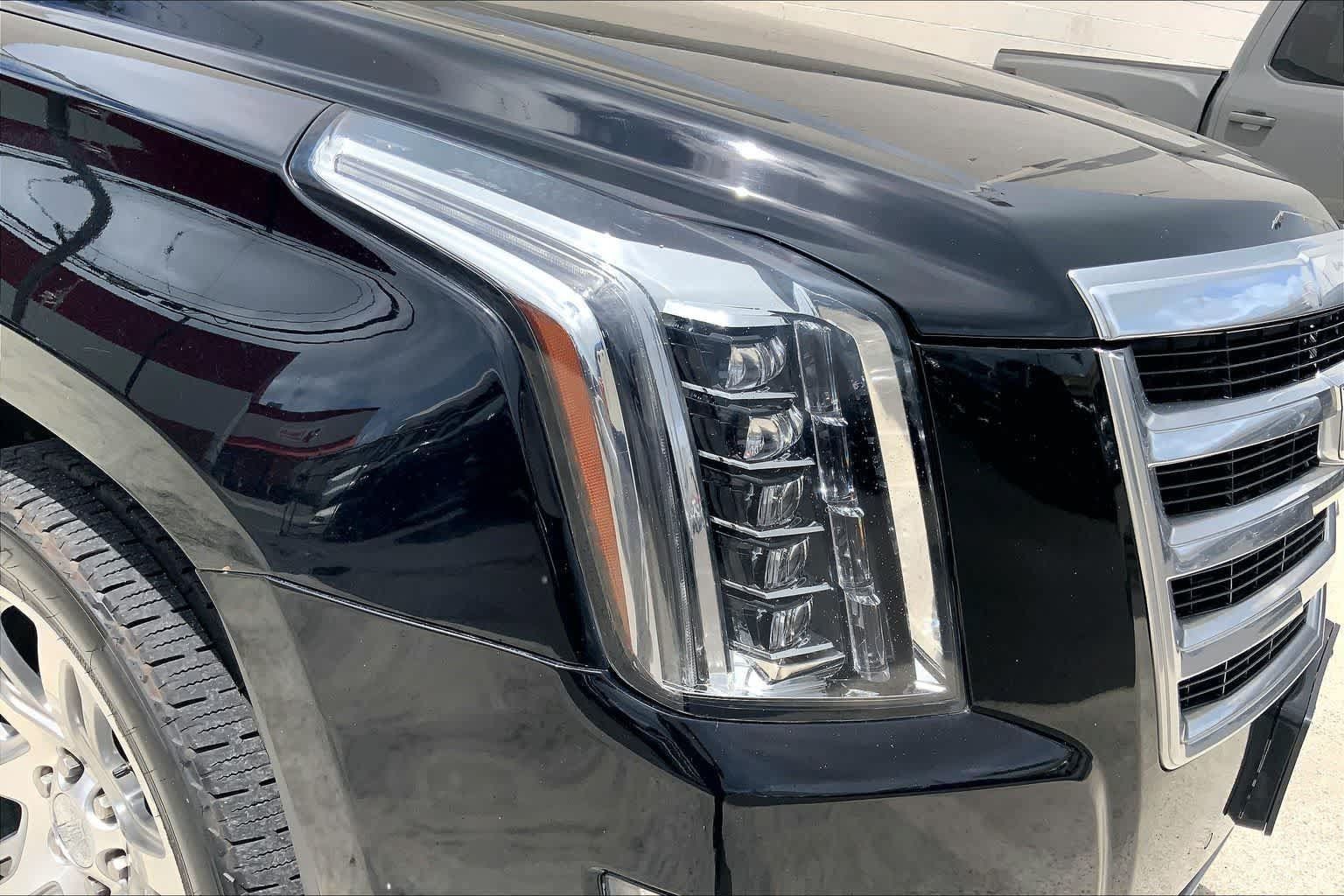 Used 2019 Cadillac Escalade ESV Luxury AWD/4WD image 31