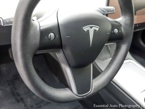 Used 2023 Tesla Model 3 Standard Range image 16