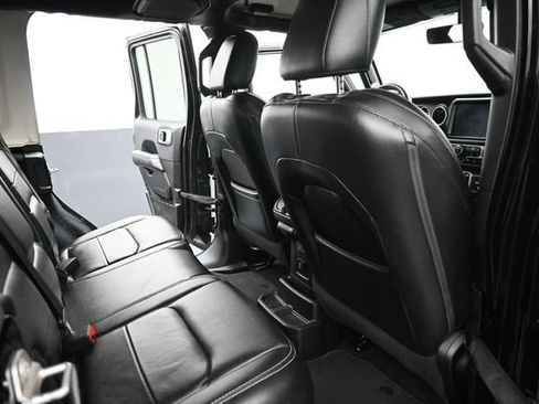 Used 2018 Jeep Wrangler Unlimited Sahara w/ Uconnect 4C Nav & Sound Group AWD/4WD image 23