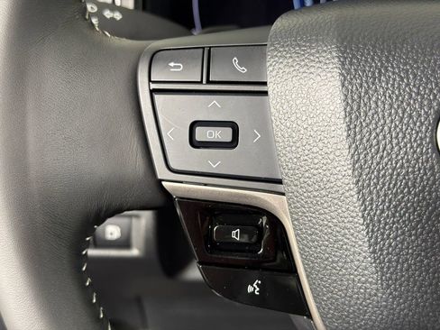 Used 2025 Toyota Camry SE w/ Convenience Package image 24