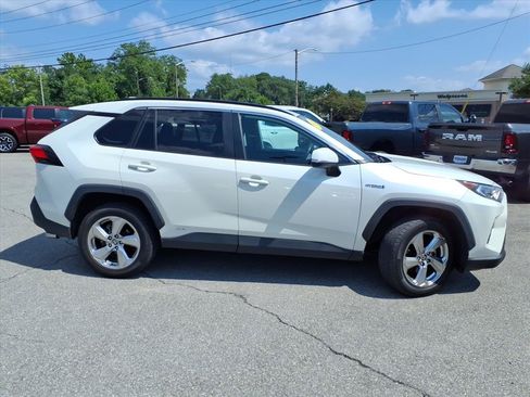 Used 2021 Toyota RAV4 XLE Premium AWD/4WD image 3