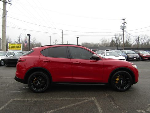 Used 2019 Alfa Romeo Stelvio Ti Sport w/ Quick Order Package 22S Sport AWD/4WD image 8