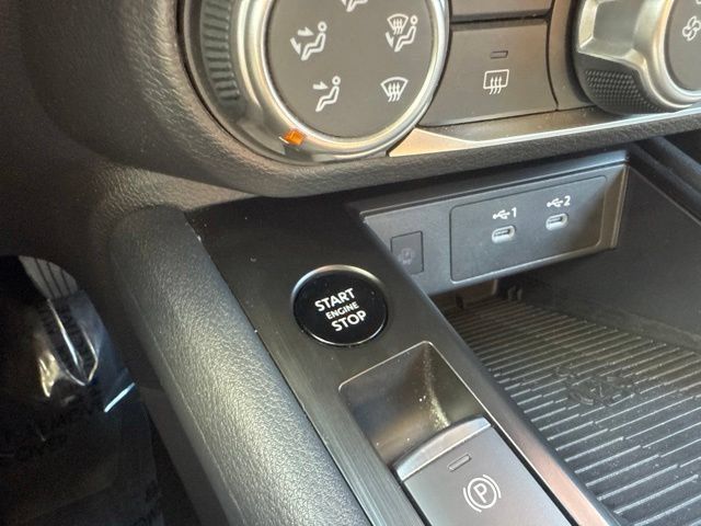 Used 2025 Nissan Kicks SV FWD image 19