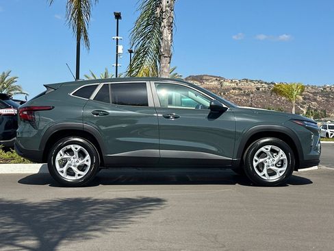 New 2026 Chevrolet Trax LS w/ LS Convenience Package FWD image 3