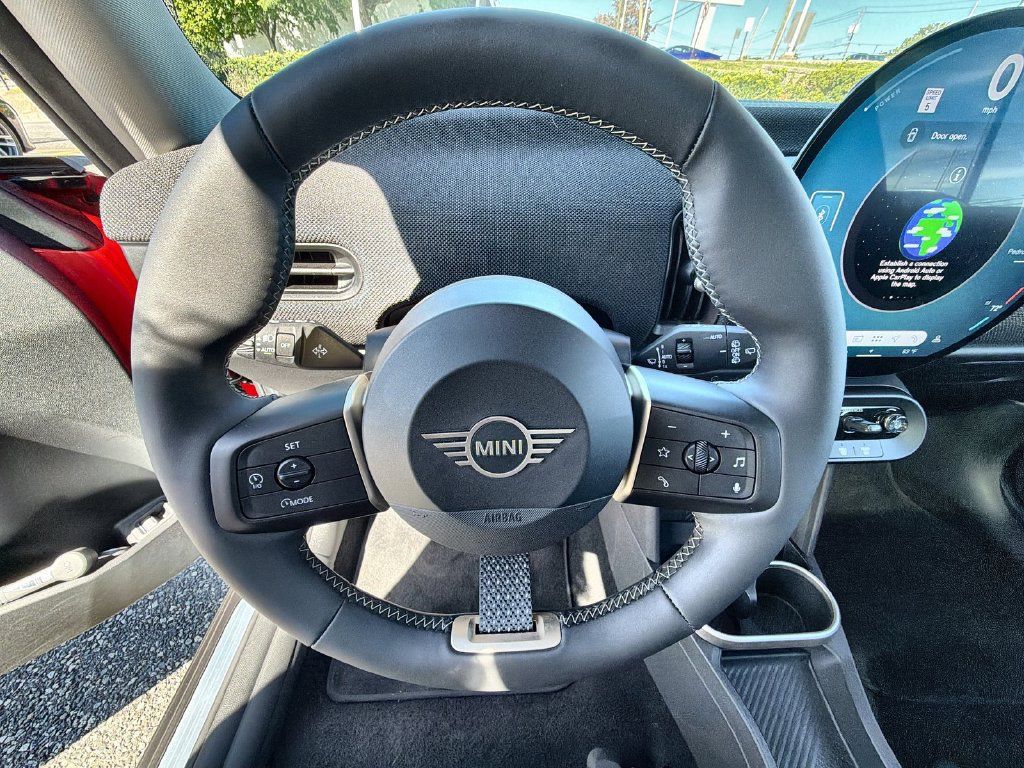 Used 2025 MINI Cooper 2-Door Hardtop FWD image 23