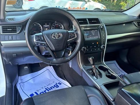 Used 2017 Toyota Camry SE w/ Moonroof Package FWD image 20