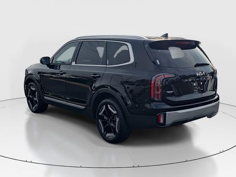Used 2024 Kia Telluride EX w/ EX Captain's Chair Package image 7