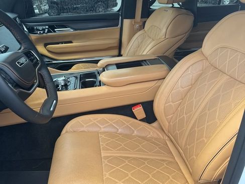 Used 2024 Jeep Grand Wagoneer Series III w/ Rear Seat Video Group 1 image 8