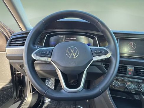 Used 2023 Volkswagen Jetta SE image 11