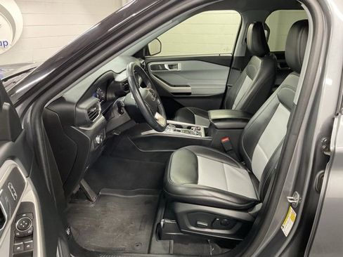 Used 2022 Ford Explorer XLT w/ Equipment Group 202A image 25
