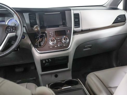 Used 2017 Toyota Sienna XLE w/ XLE Navigation Package image 29