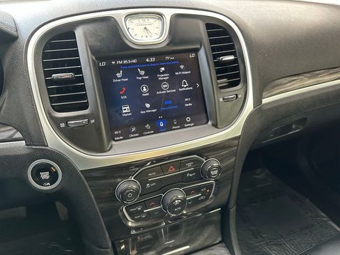 Used 2022 Chrysler 300 Touring L image 22