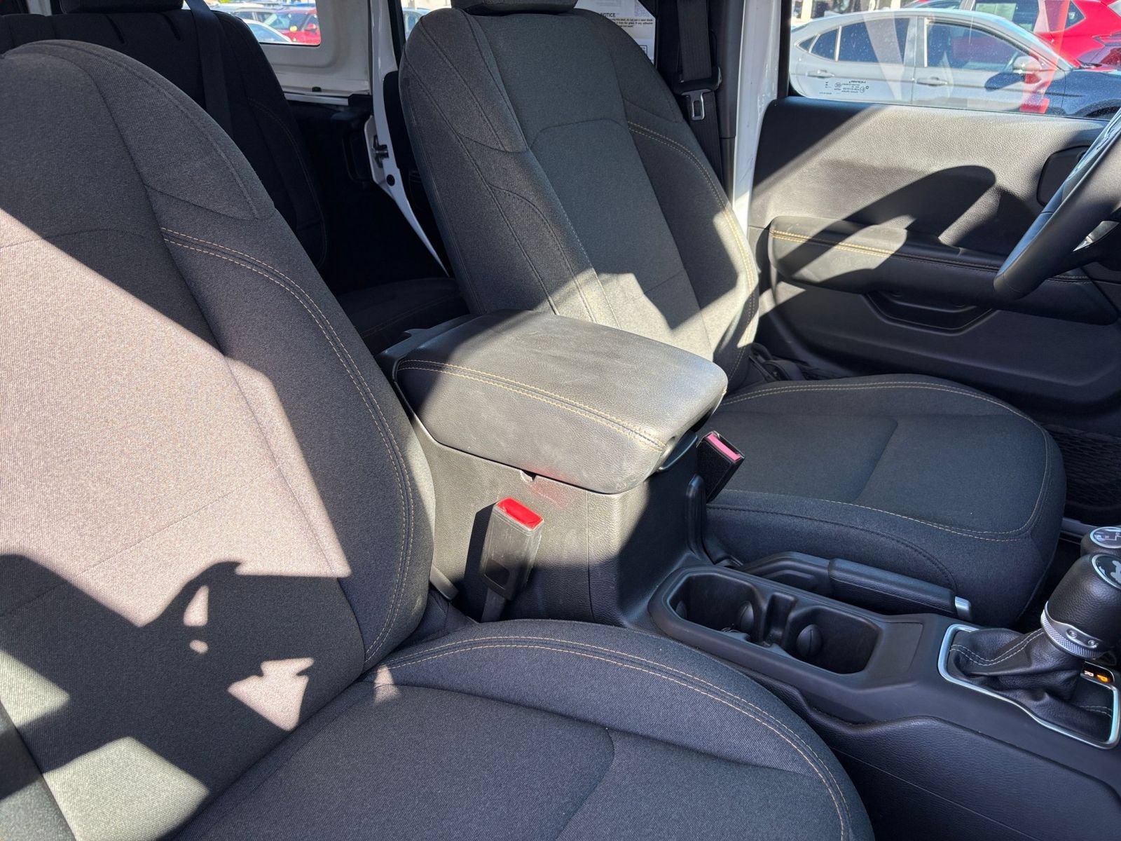 Used 2025 Jeep Wrangler Unlimited Sahara AWD/4WD image 35