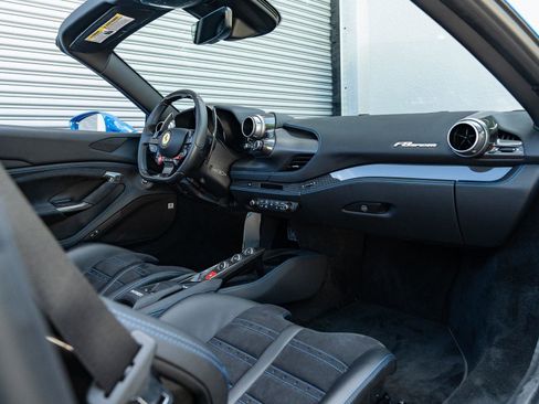 Used 2021 Ferrari F8 Tributo image 2