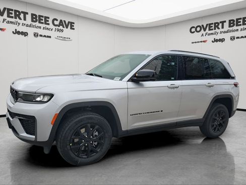 New 2026 Jeep Grand Cherokee Altitude image 3