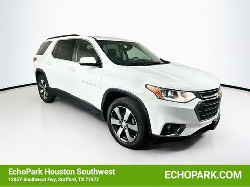 Used 2020 Chevrolet Traverse LT w/ LT Premium Package FWD image 1