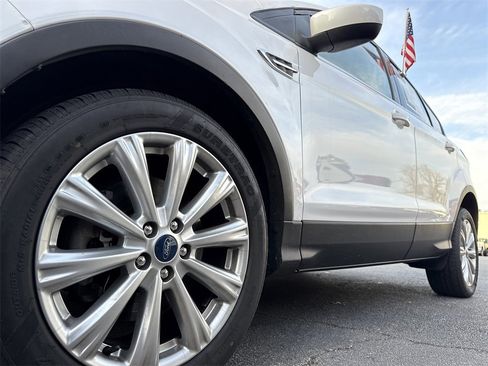 Used 2019 Ford Escape SEL image 10